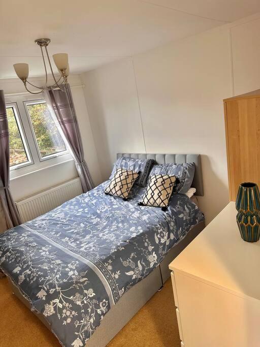 Semi-Detached 1-Bedroom Chalet Uddingston Zewnętrze zdjęcie