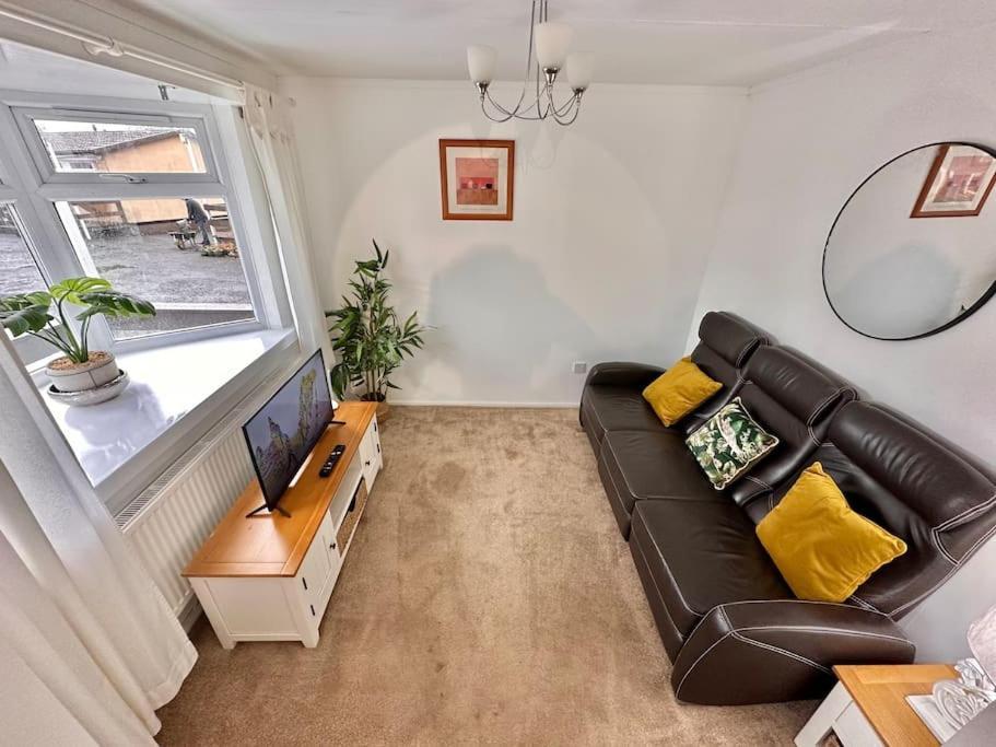 Semi-Detached 1-Bedroom Chalet Uddingston Zewnętrze zdjęcie