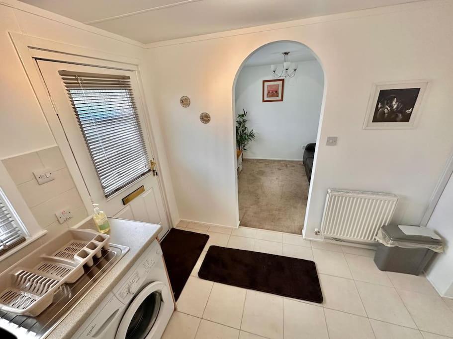 Semi-Detached 1-Bedroom Chalet Uddingston Zewnętrze zdjęcie