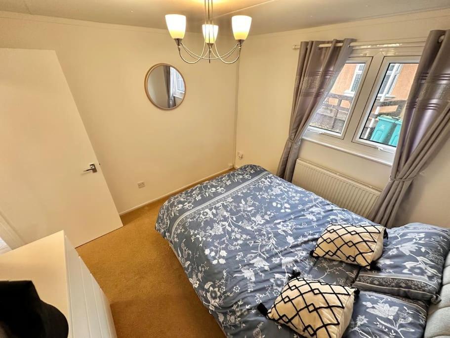 Semi-Detached 1-Bedroom Chalet Uddingston Zewnętrze zdjęcie