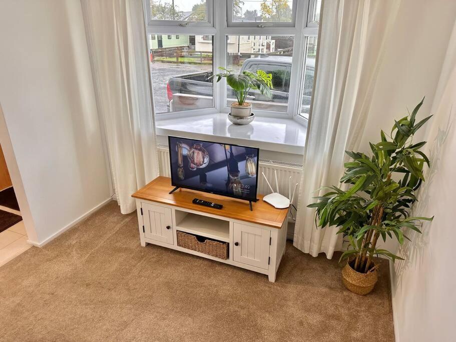 Semi-Detached 1-Bedroom Chalet Uddingston Zewnętrze zdjęcie