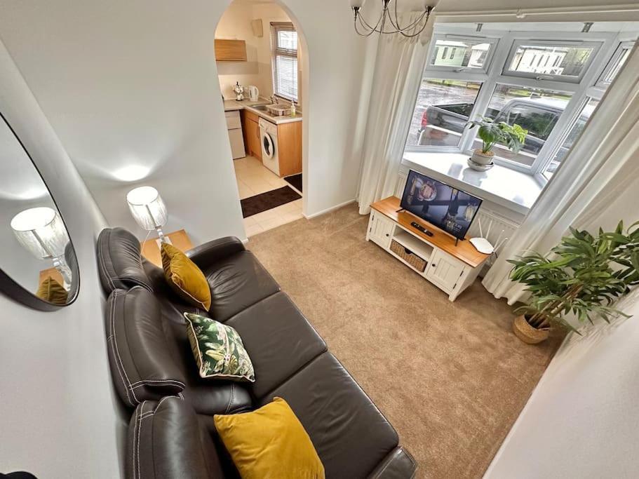 Semi-Detached 1-Bedroom Chalet Uddingston Zewnętrze zdjęcie